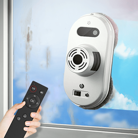 Bild eines Fensterputzroboters mit seinen Schwämmen auf einer Veranda